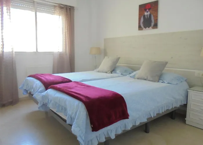 Front Line - 2 Bedroom & 2 Bathrooms Apartment *