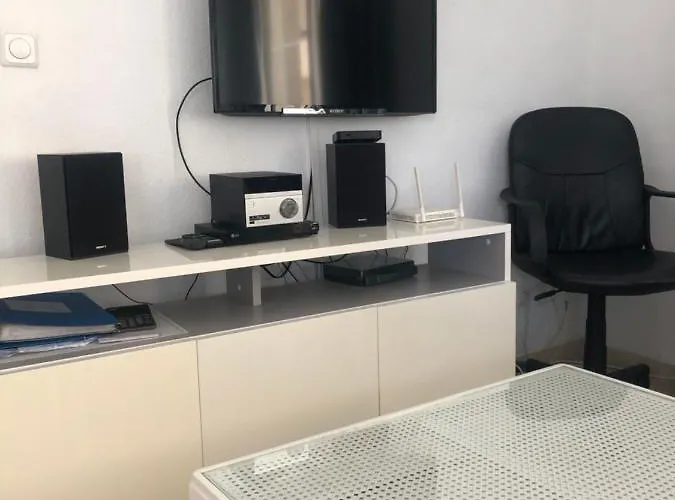 Front Line - 2 Bedroom & 2 Bathrooms